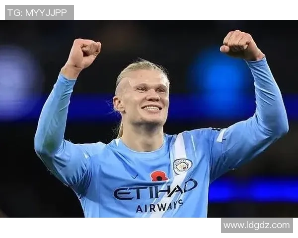 绿茵传奇新篇章：多库的精妙传球，点亮哈兰德英超百球之夜！