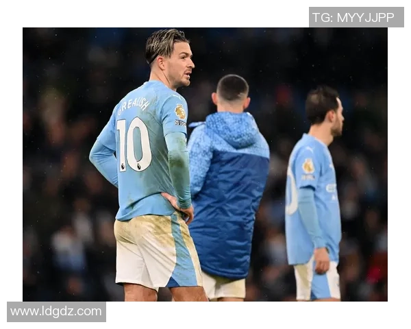 森林疑云：当争议判罚照亮绿茵场，主帅怒斥裁判，曼城“天外来球”疑云重重